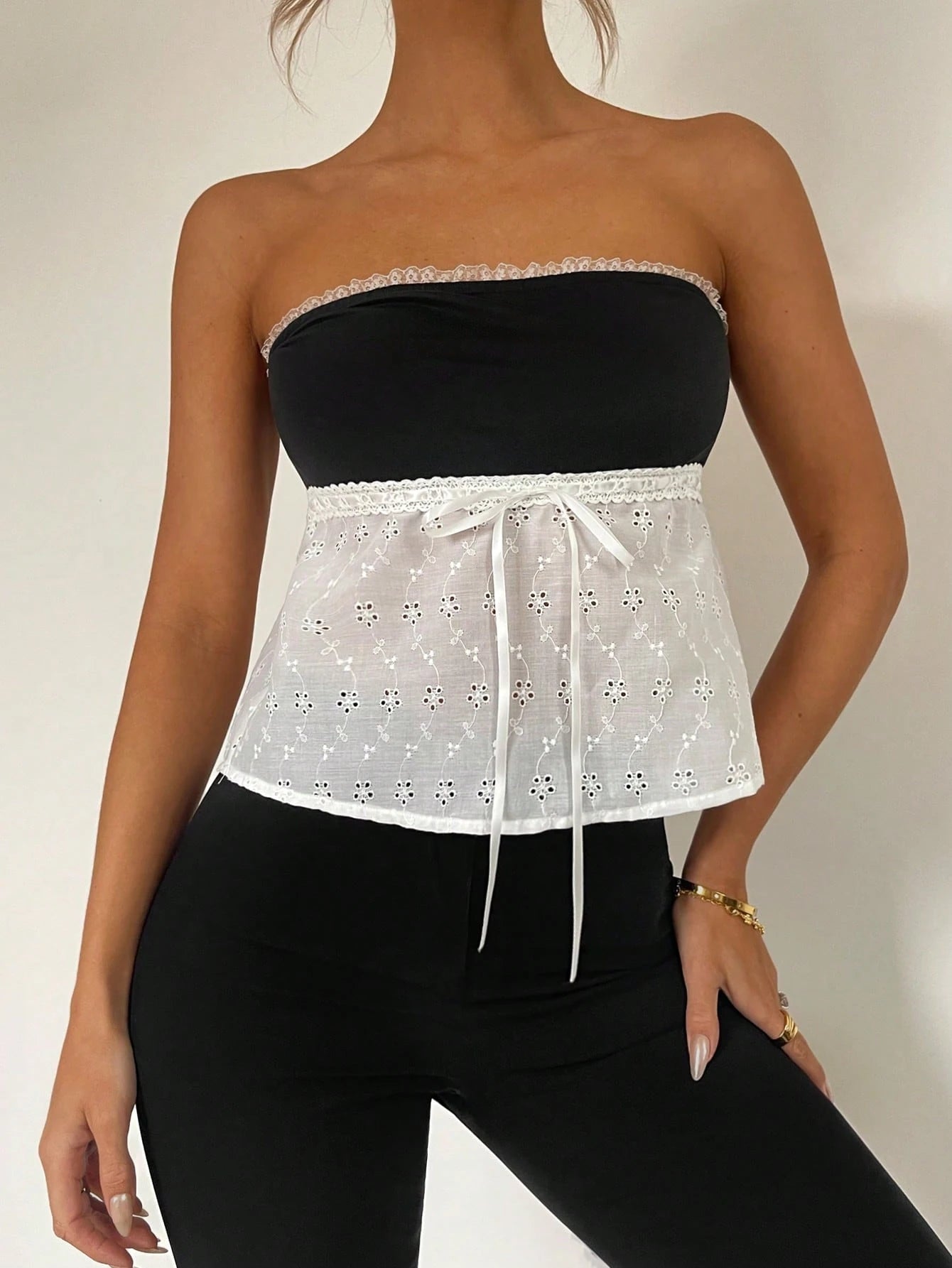 Chiquease Contrast Lace Bandeau Cropped Top