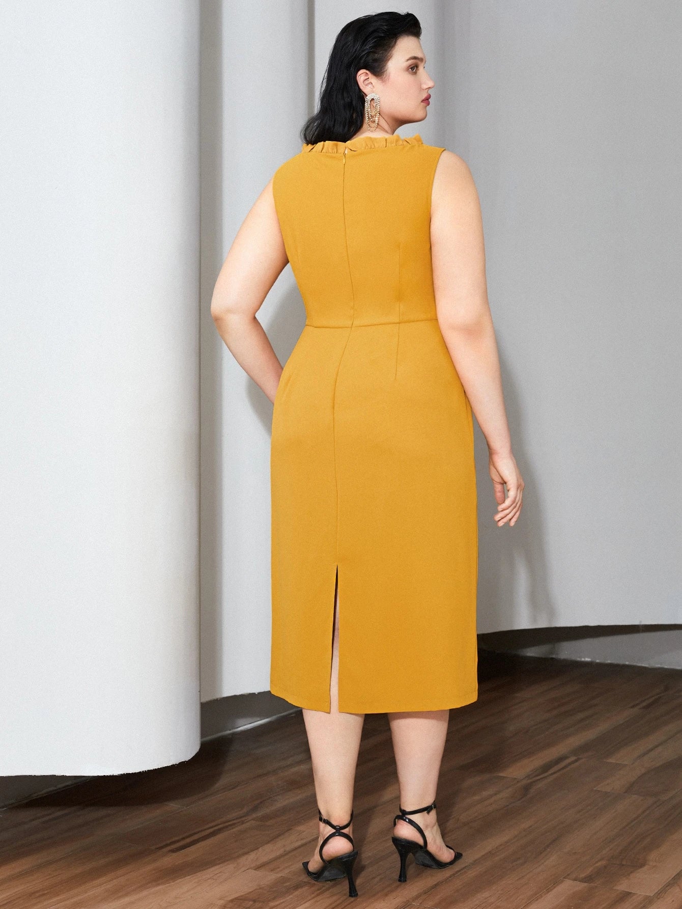 SHEIN MOTF PREMIUM Plus Cut-Out Formal Dress