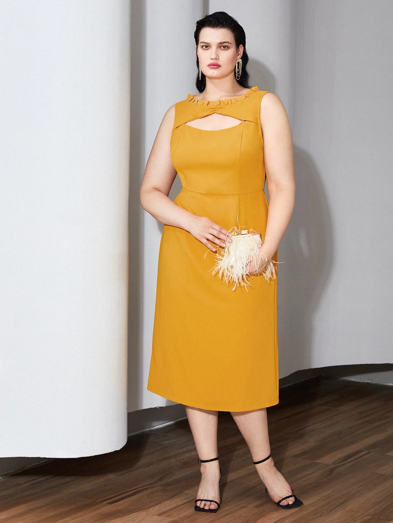 SHEIN MOTF PREMIUM Plus Cut-Out Formal Dress