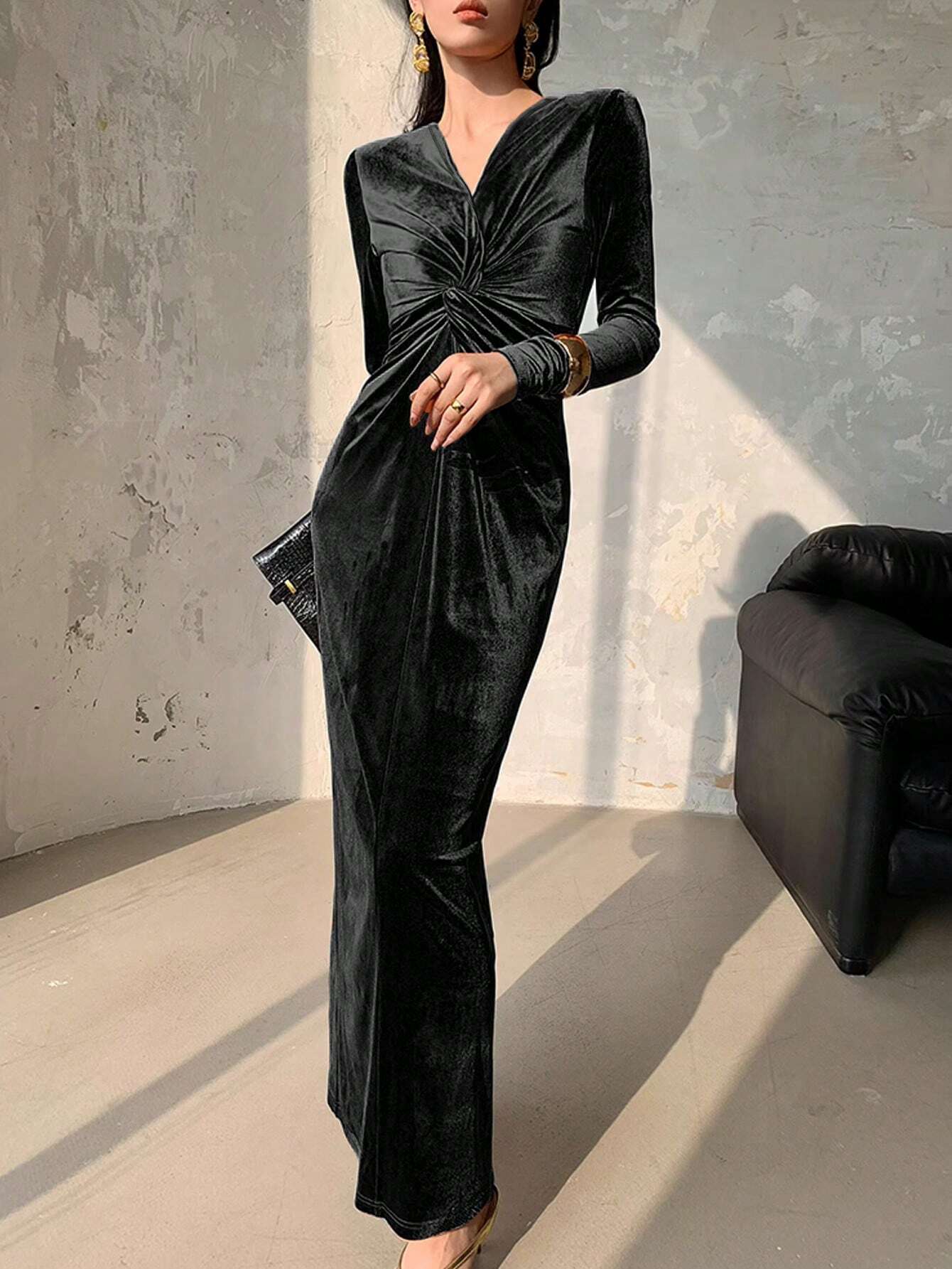 Elegant Solid Color Velvet Twist Detail Bodycon Long Dress