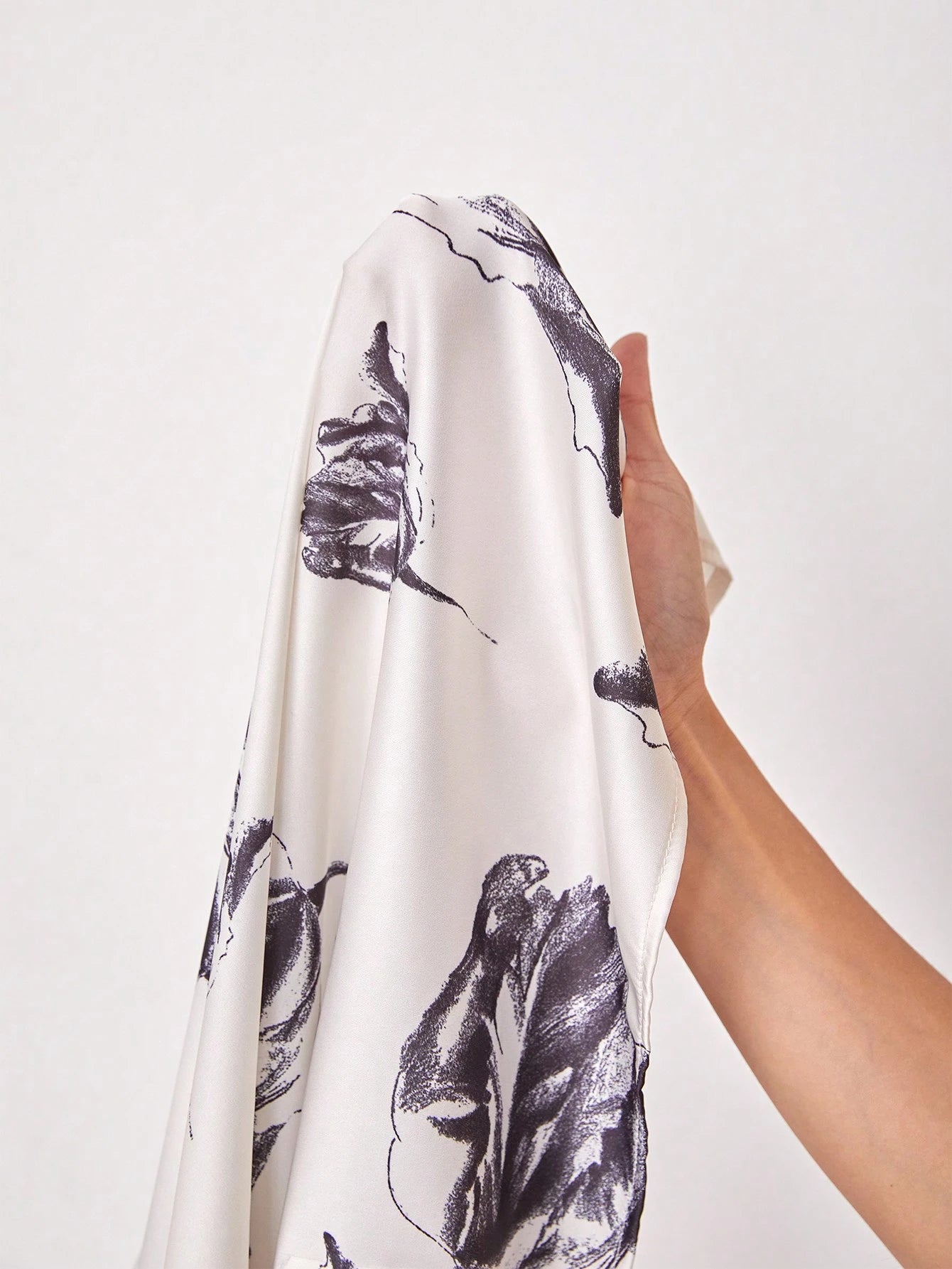 SHEIN PRIVÉ PLUS FLORAL TIE-NECK LANTERN SLEEVE BLOUSE