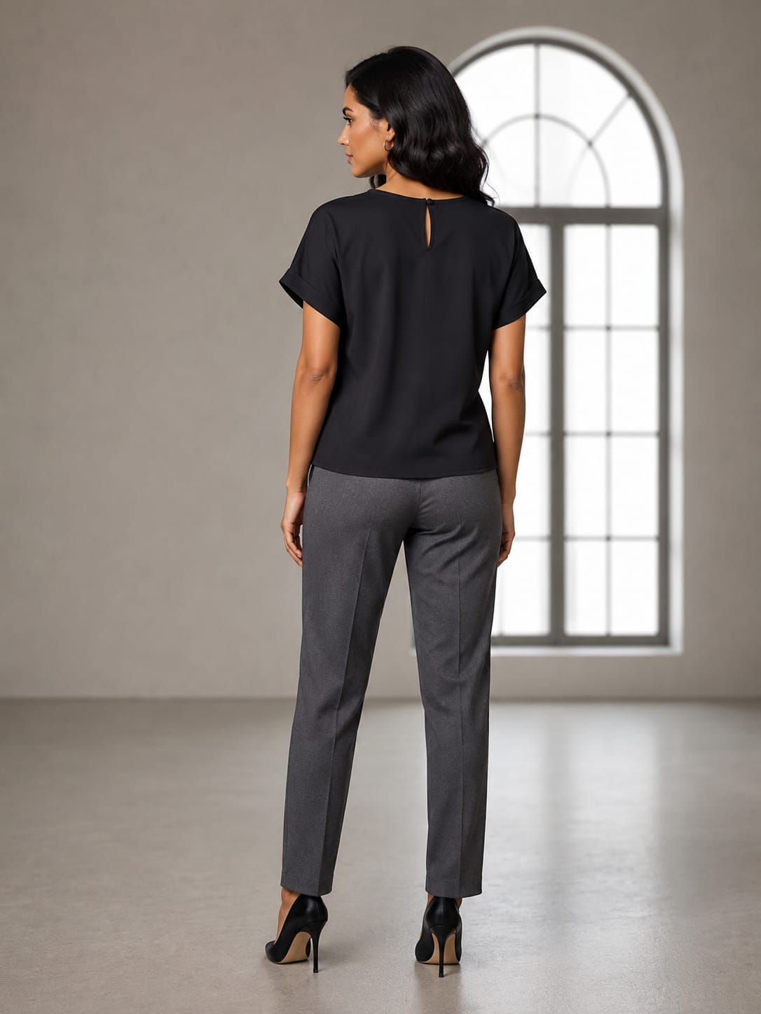 THE NOIR TWIST FRONT TOP