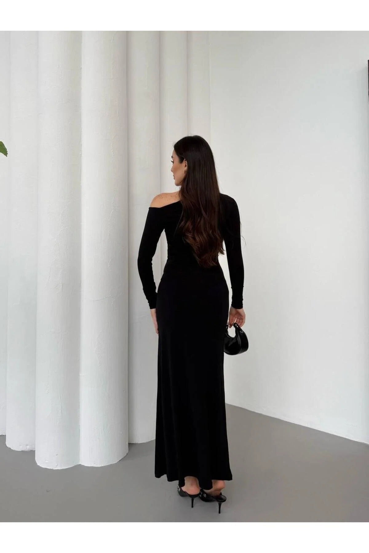 THE NOIR PRESTIGE LYCRA GOWN