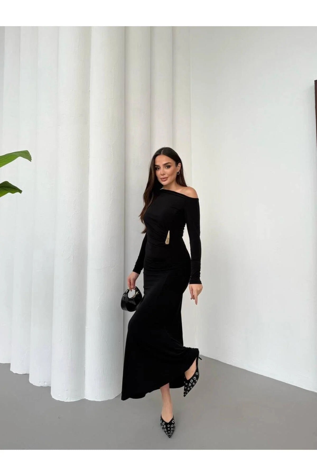THE NOIR PRESTIGE LYCRA GOWN