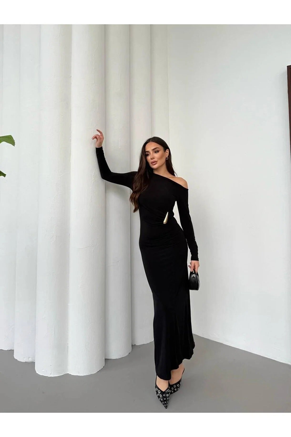 THE NOIR PRESTIGE LYCRA GOWN