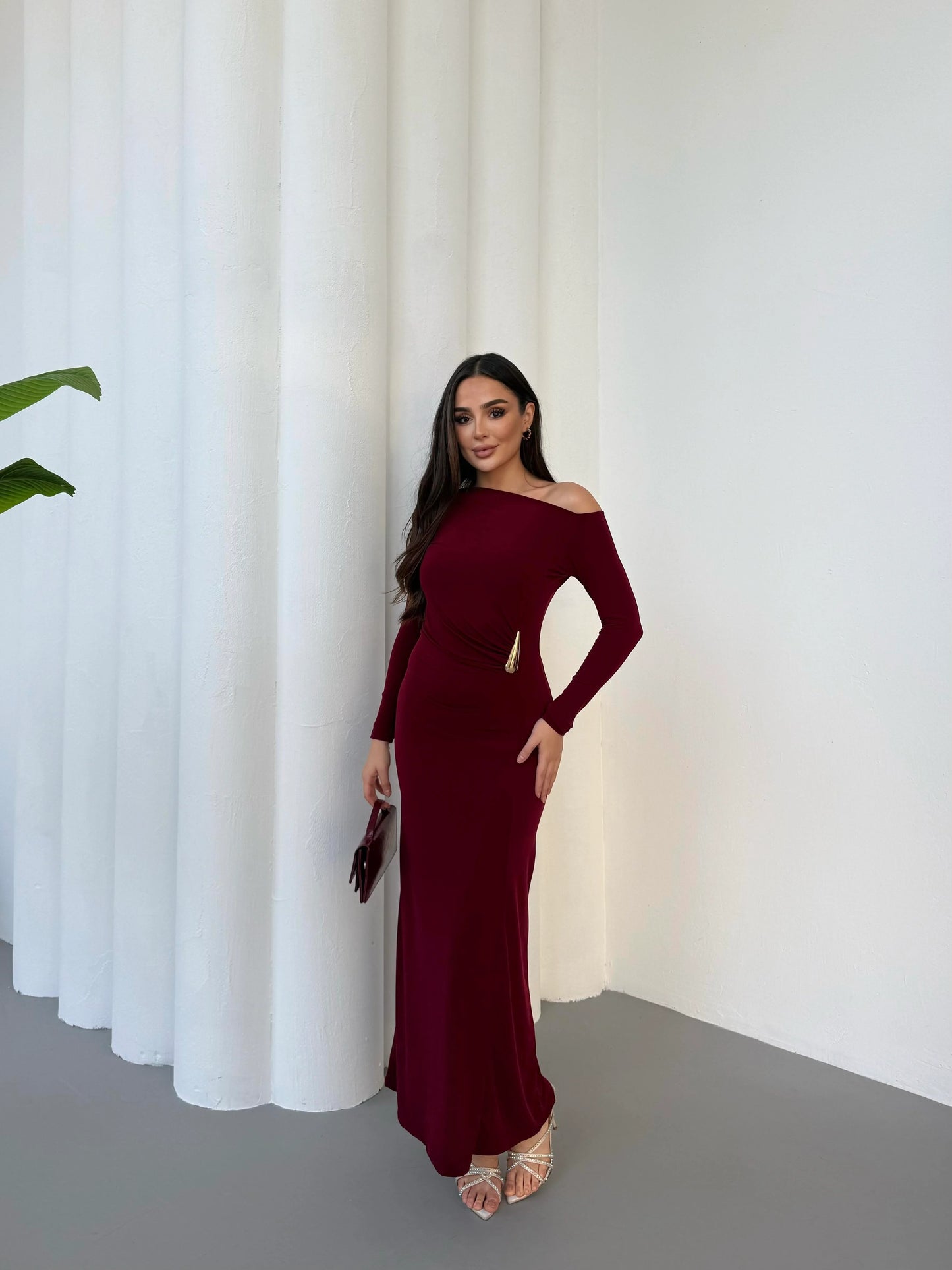 THE PRESTIGE BURGUNDY LYCRA GOWN
