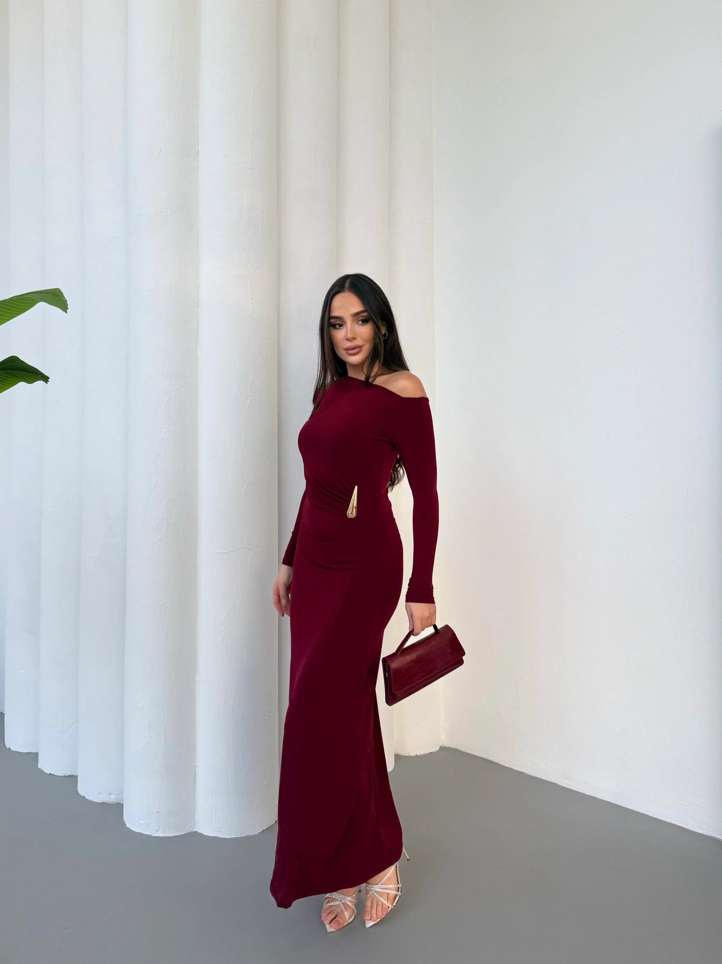 THE PRESTIGE BURGUNDY LYCRA GOWN