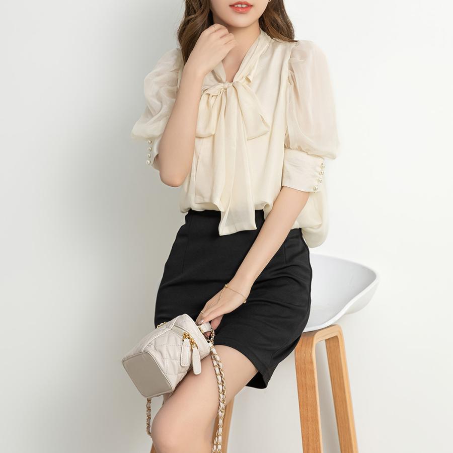 DAZY THE TIE-NECK PEARL PUFF BLOUSE