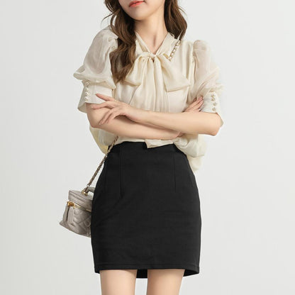 DAZY THE TIE-NECK PEARL PUFF BLOUSE
